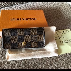 Louis Vuitton  DE 4 key holder